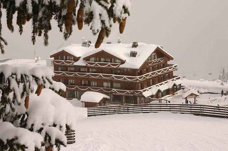 Grand Hotel Au Rond Point Des Pistes Courchevel Exteriör bild